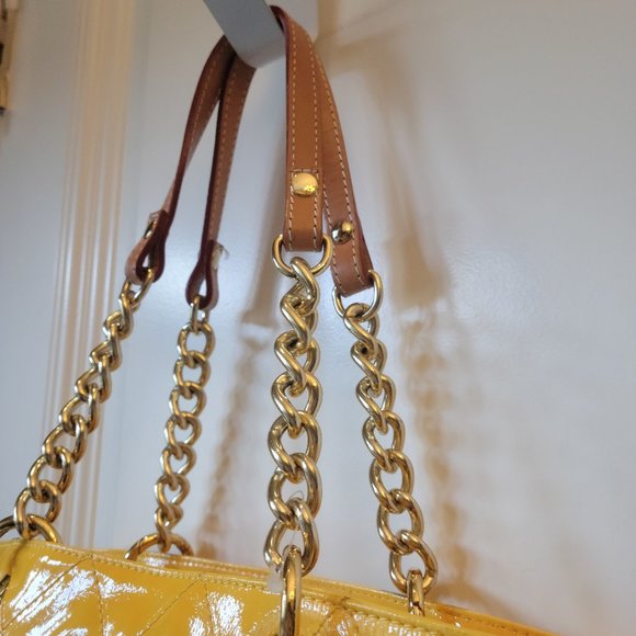 💥💥HOST PICK💥💥Cavalcanti Patent Yellow Quilted Tote - Picture 3 of 16